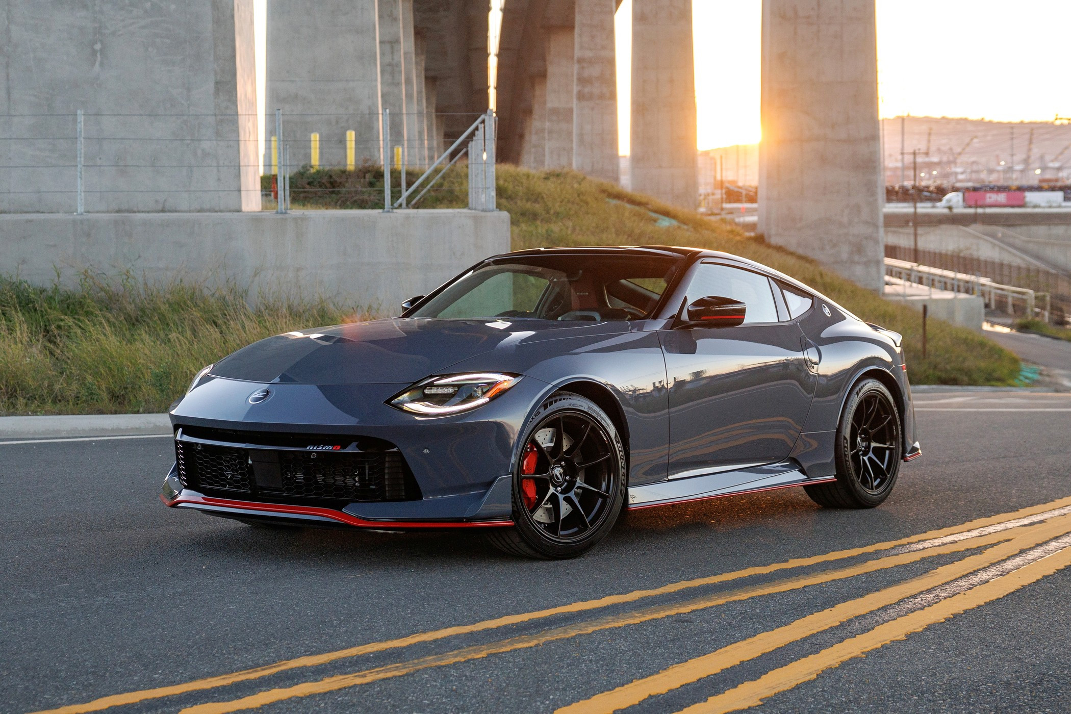 Обновлённый Nissan Z: ретро-передок в «базе», версия Nismo с МКП и тормозами от GT-R