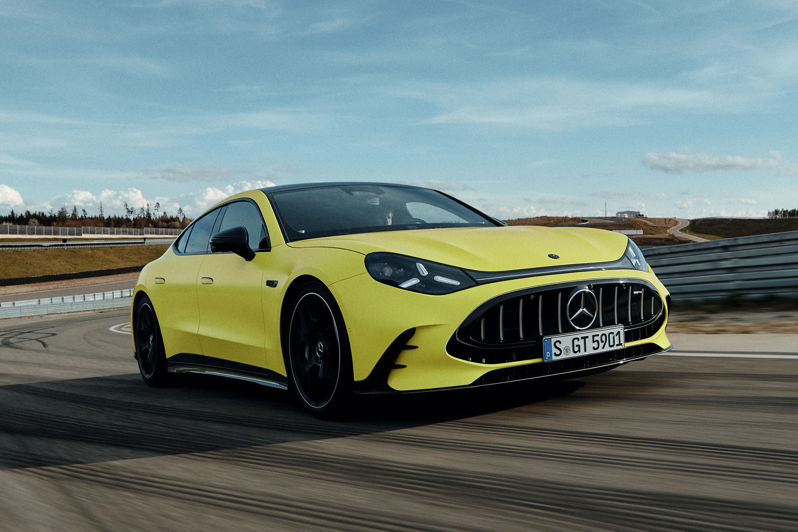 Новый Mercedes-AMG GT 4-door Coupe получил трёхмоторную 1169-сильную установку