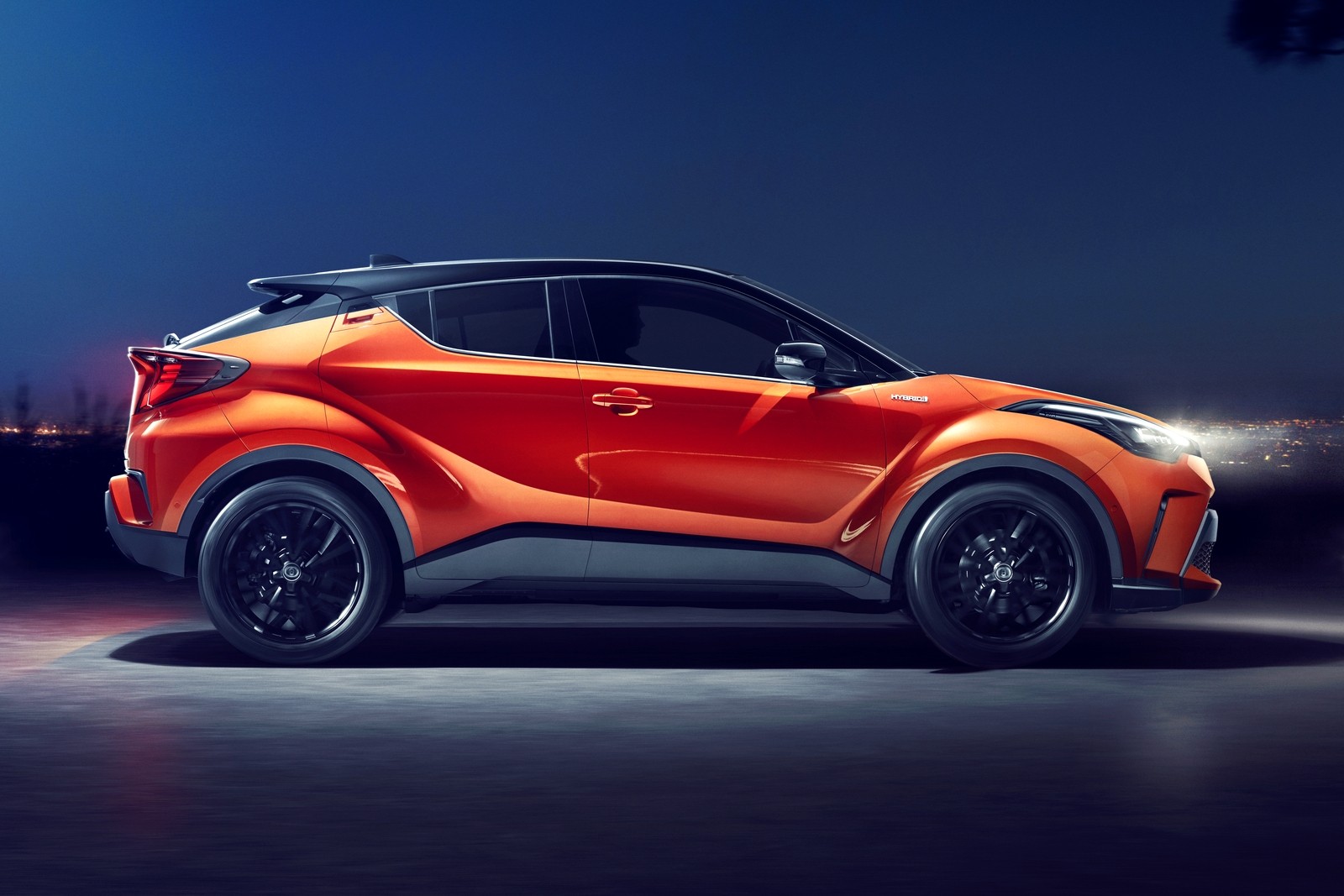 Toyota chr объем багажника