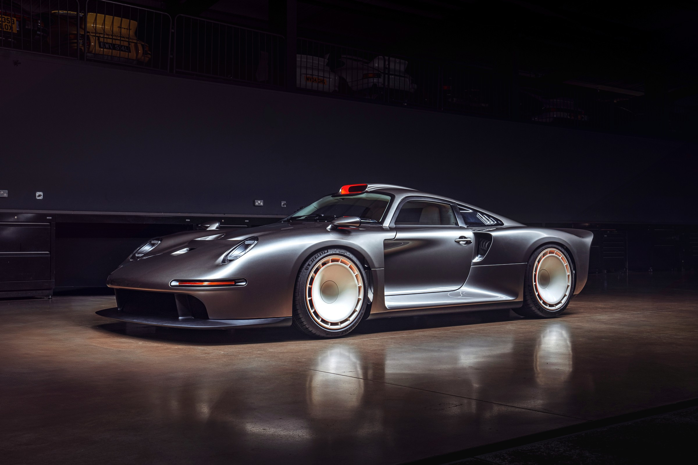 Tuthill GT One: британский суперкар по мотивам гоночного Porsche 911 GT1 из лихих 90-х