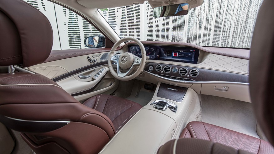 Mercedes S-Class седьмого поколения: меньше физических кнопок и большой тачскрин мультимедиа