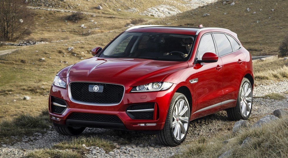 На фото: Jaguar F-Pace