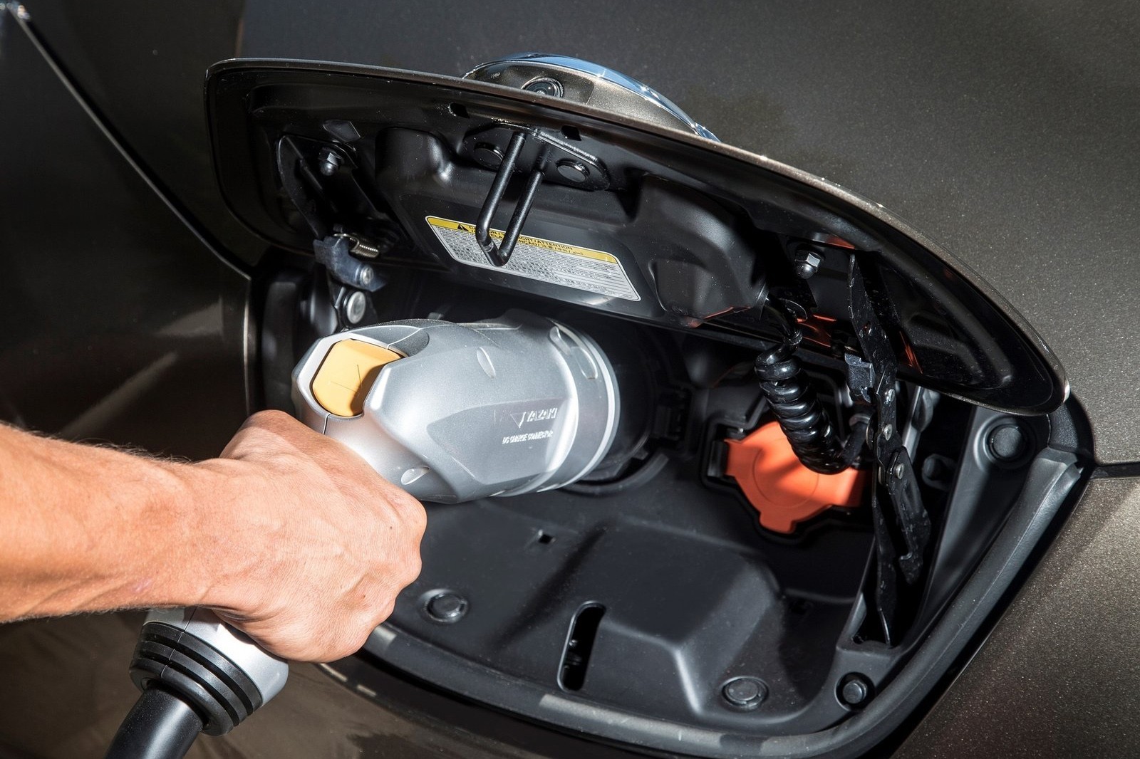 Nissan-Leaf_30_kWh-2016-1600-1f