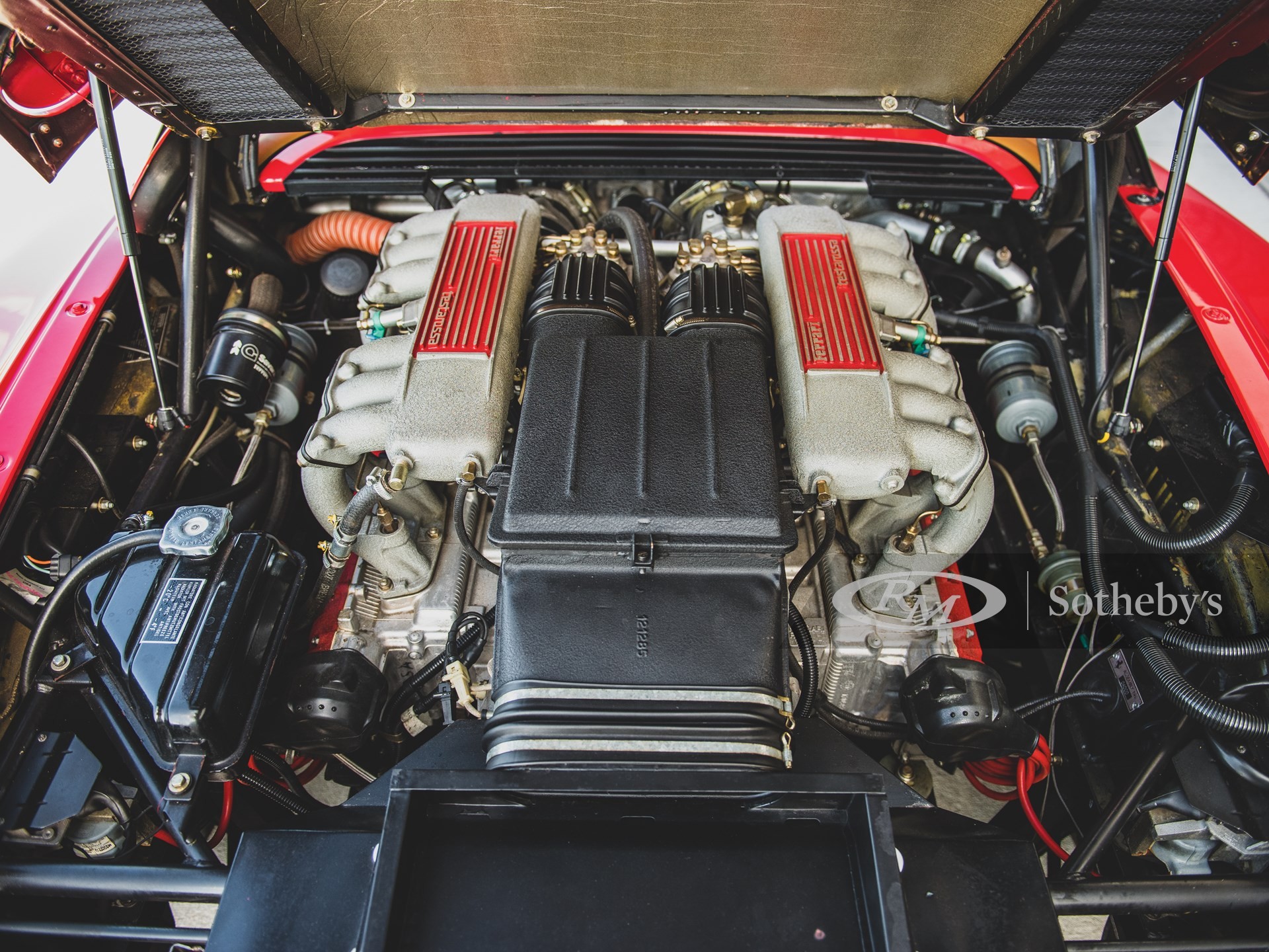 Легендарная Ferrari Testarossa с маленьким пробегом выставлена на продажу