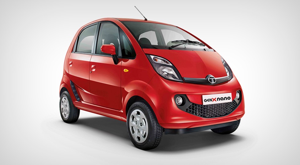 Tata Nano в переводе на наши деньги стоит всего 183 000 рублей