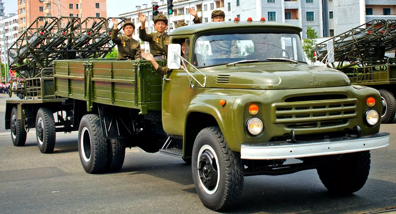 Военные советские машины. ЗИЛ 130 военный. ЗИЛ 130 армейский. ЗИЛ 130 военный бортовой. ЗИЛ-130 грузовой автомобиль.