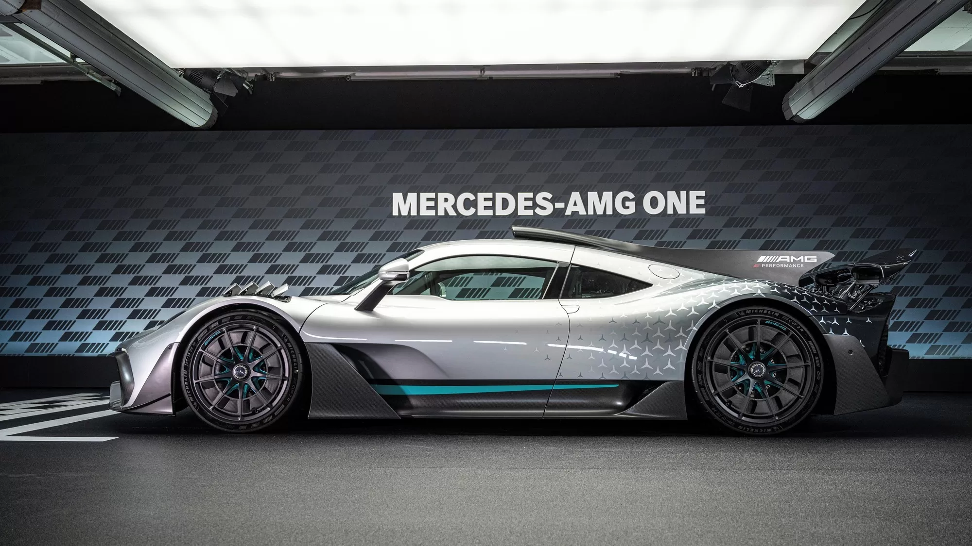 Богатые тоже плачут: объявлена шокирующая стоимость ТО гиперкара Mercedes-AMG One
