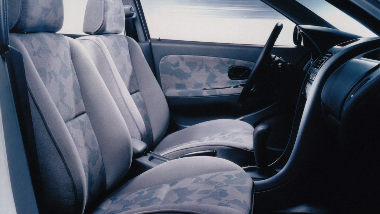 Интерьер Mitsubishi Carisma 5-door 