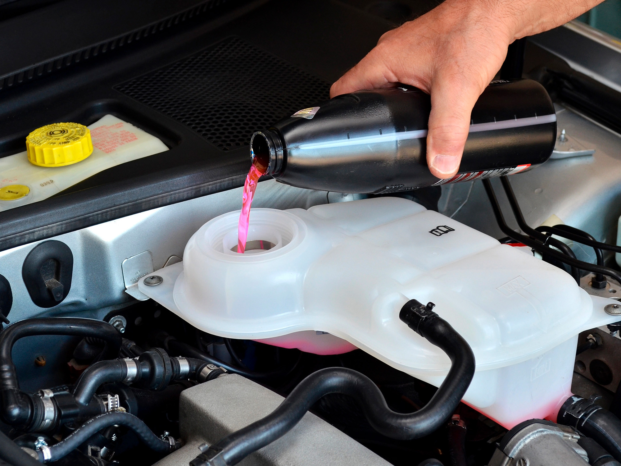 Эксперты рассказали, как часто менять антифриз