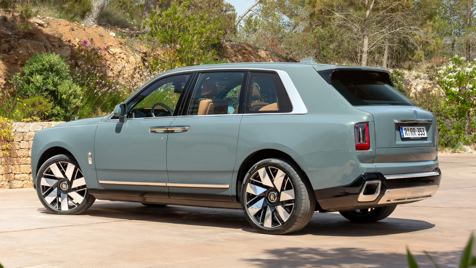 Нынешний Rolls-Royce Cullinan