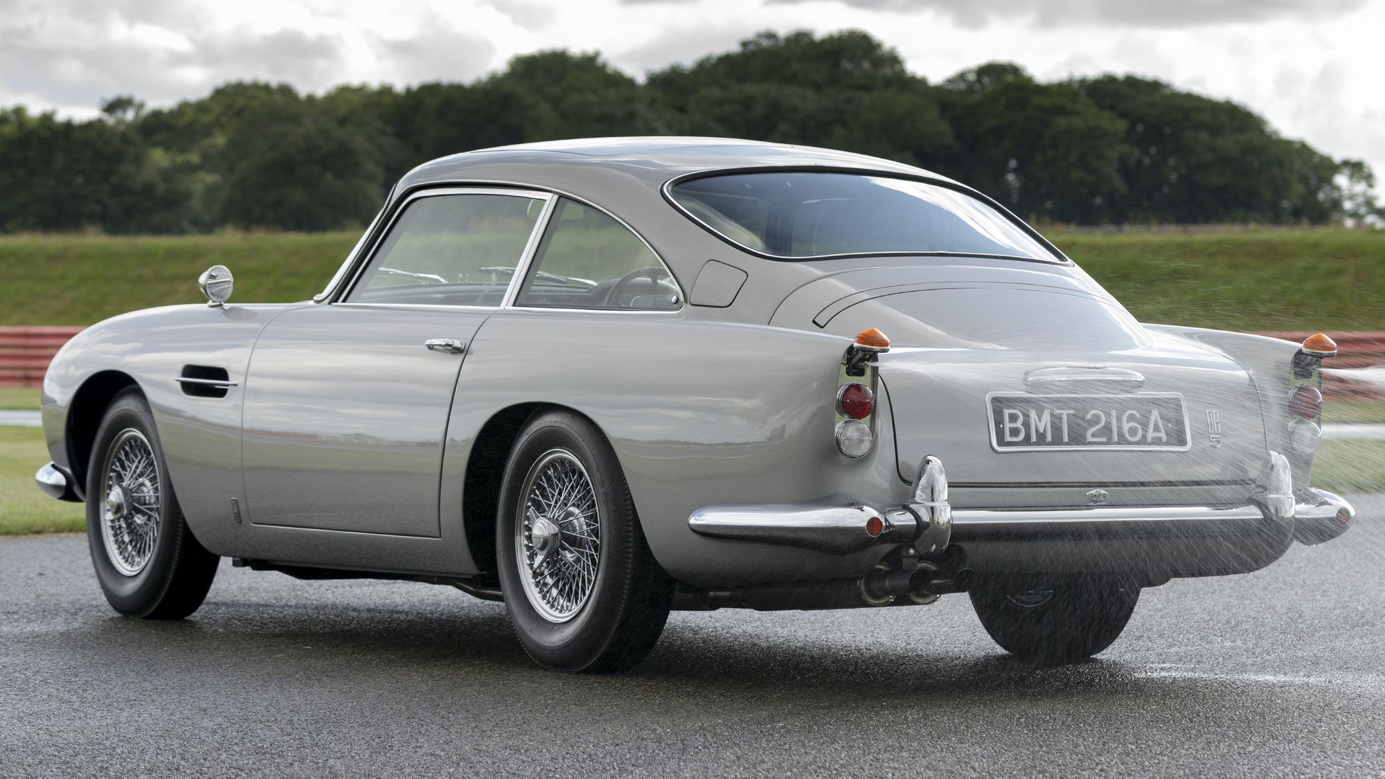 Джеймс Бонд оказался перспективнее электромобилей: Aston Martin шпиона пошёл в серию