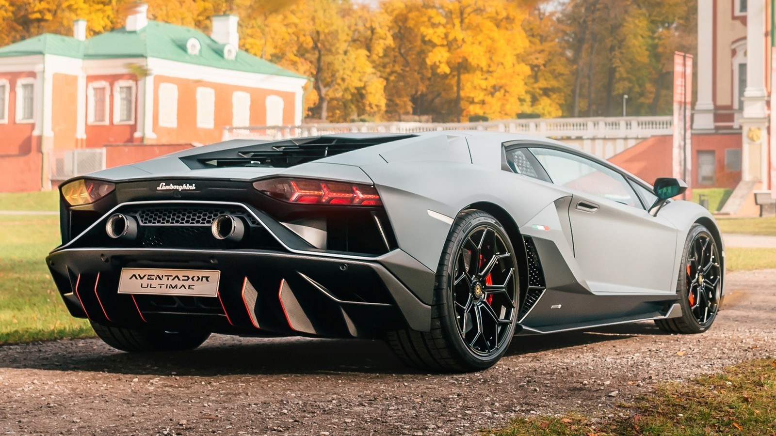 Наследник Lamborghini Aventador появится в 2023 году в виде гибрида с V12
