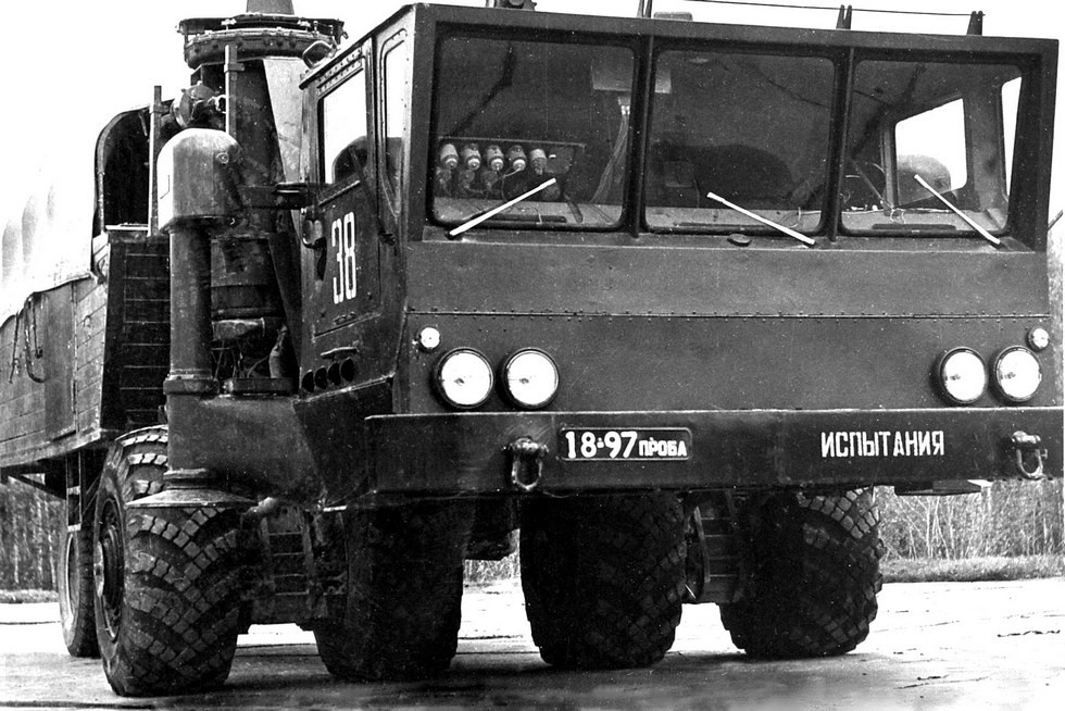 Ходовой макетный модуль ЗИЛ-135МШ с вынесенной вперед кабиной