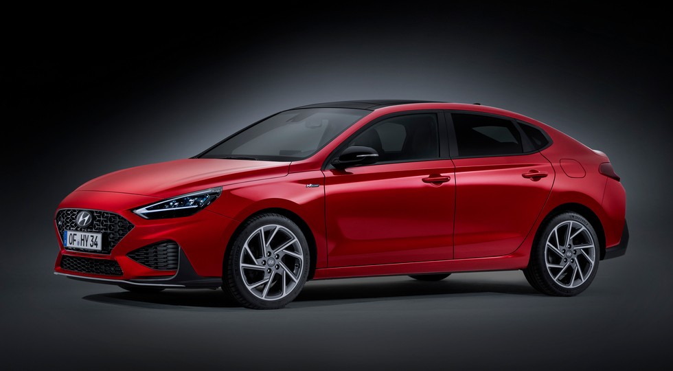 Семейство Hyundai i30 после рестайлинга обрело новые моторы (универсал стал «спортом»)