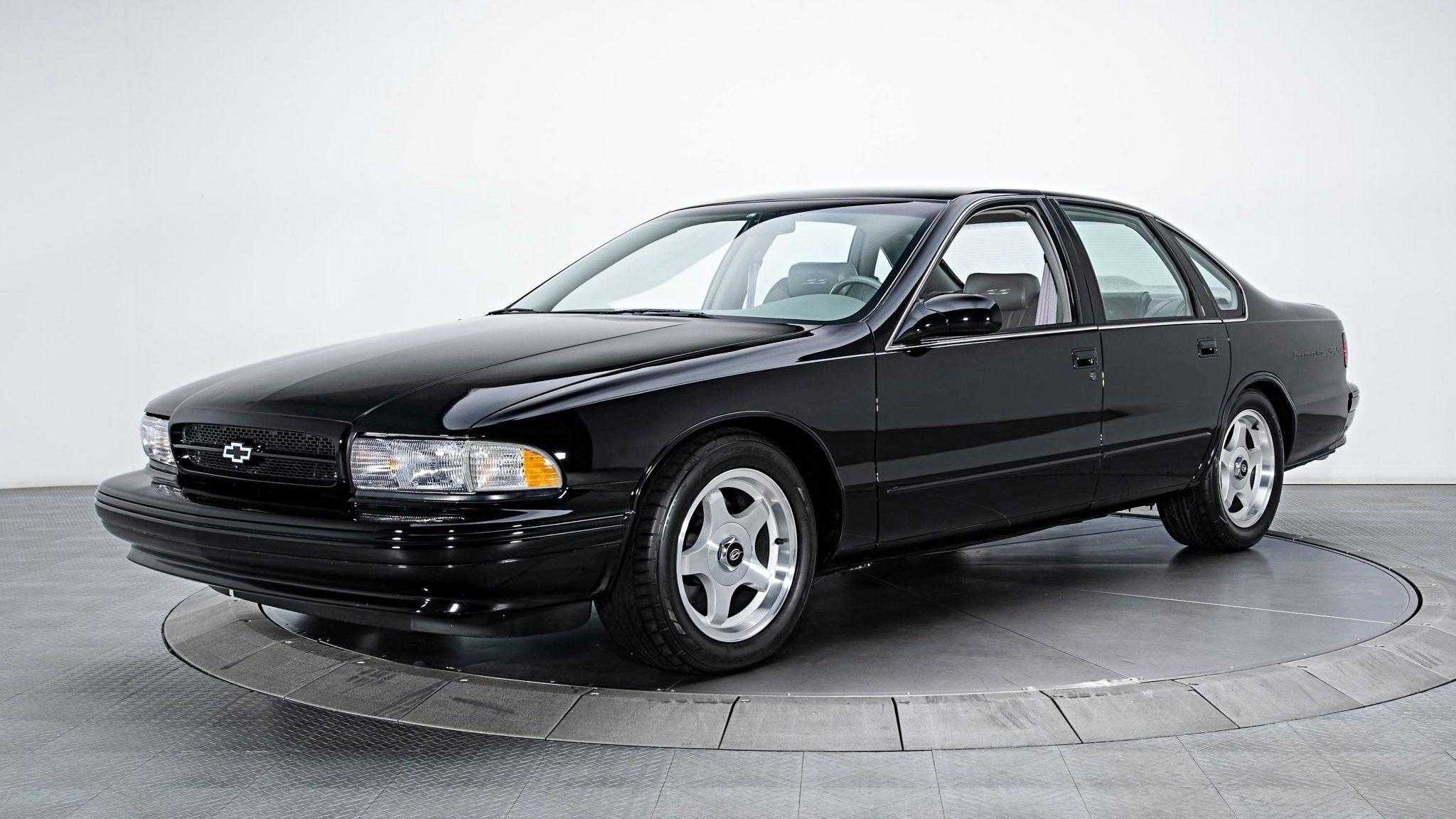 Рамный спортседан Chevrolet Impala SS на аукционе: идеальное состояние и почти даром