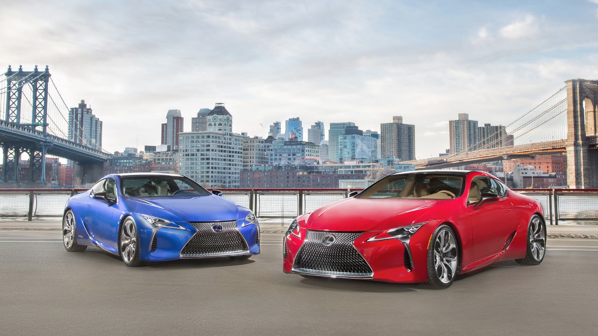 На фото: Lexus LC