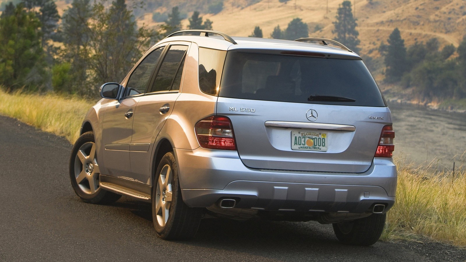 На фото: Mercedes-Benz ML 550 (W164) '2006–08