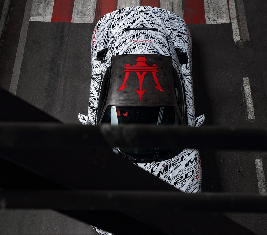 К премьере готовится итальянский двухдверный спорткар: новый тизер Maserati MC20
