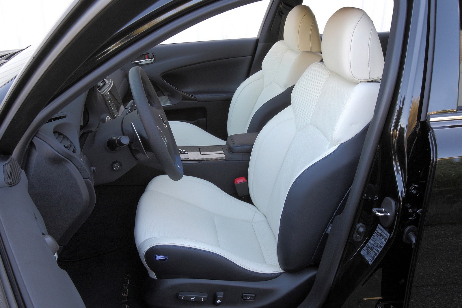Интерьер Lexus IS F 