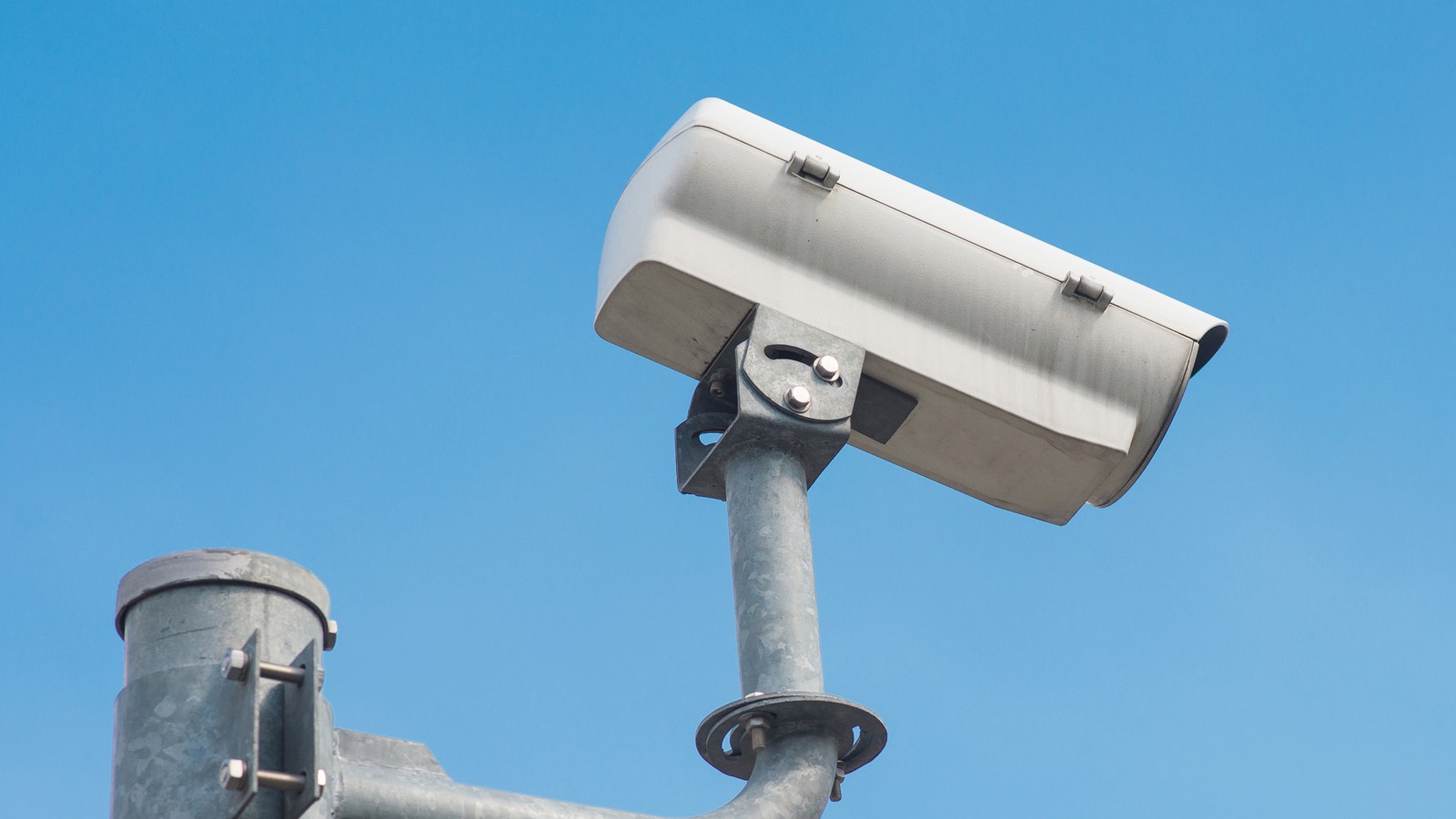 The traffic security CCTV camera operating on road detecting tra