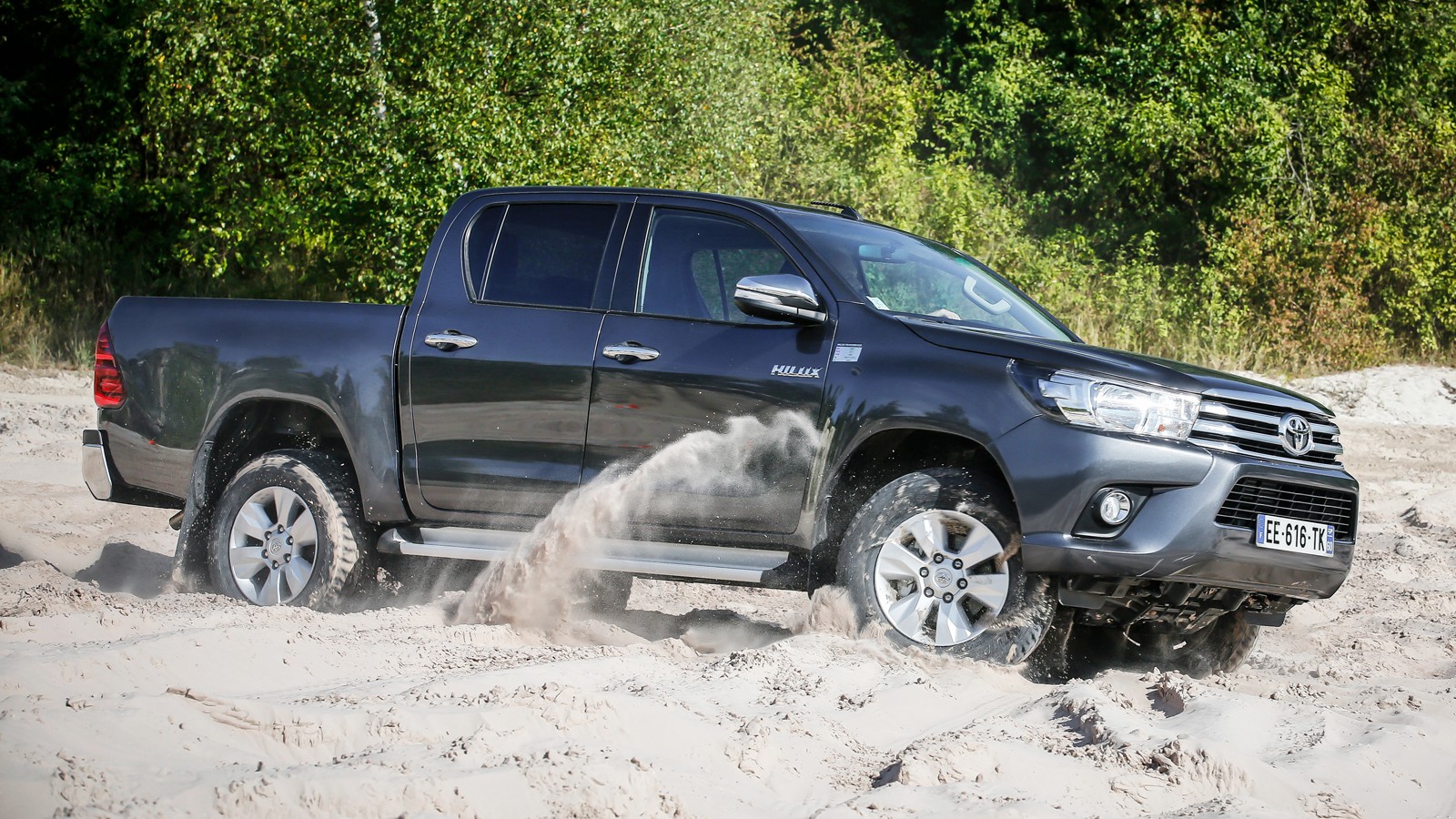 На фото: Toyota Hilux