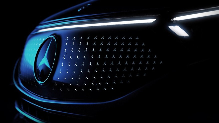 Mercedes-Benz показал тизеры будущих моделей, на одном из них виден силуэт EQE SUV