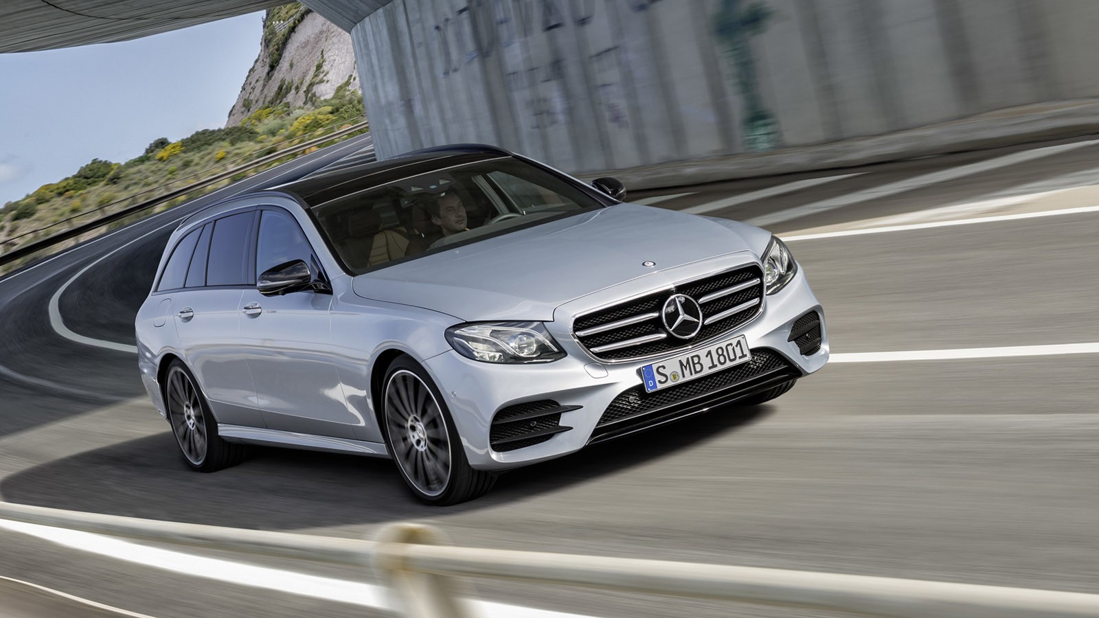 На фото: Mercedes-Benz E-Class