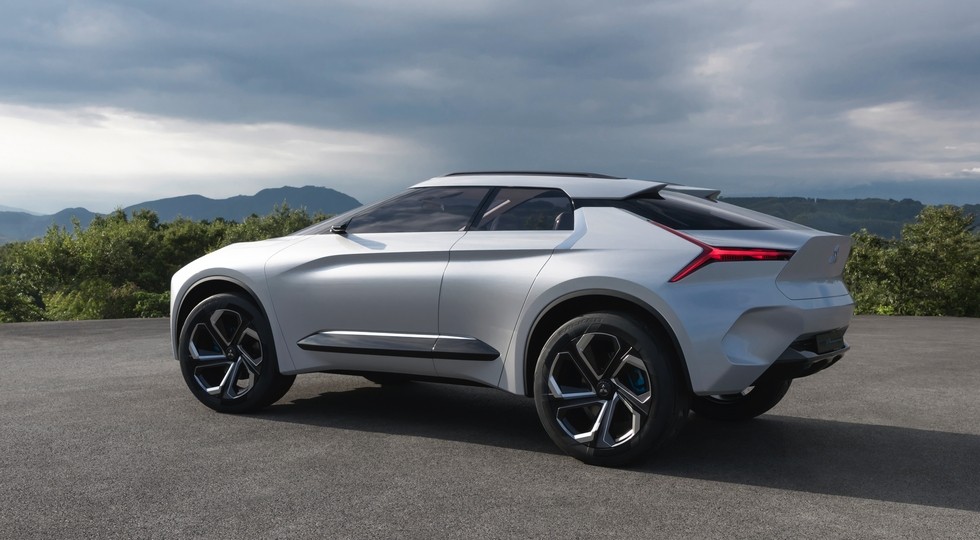 На фото: концепт Mitsubishi e-Evolution. Дизайн нового Lancer могут выполнить по мотивам этого прототипа