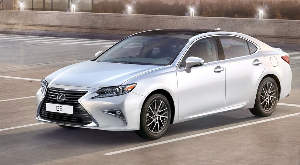 На фото: Lexus LS