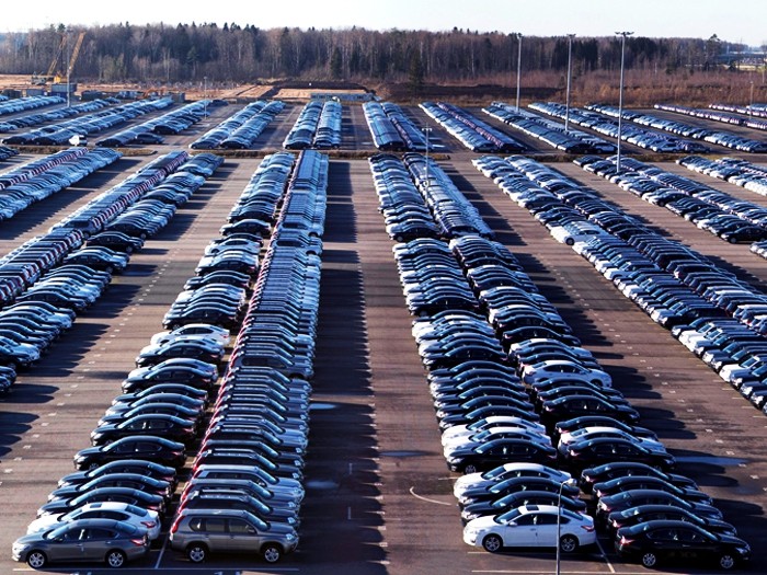 Впервые за 7 месяцев на авторынке Петербурга заметен рост