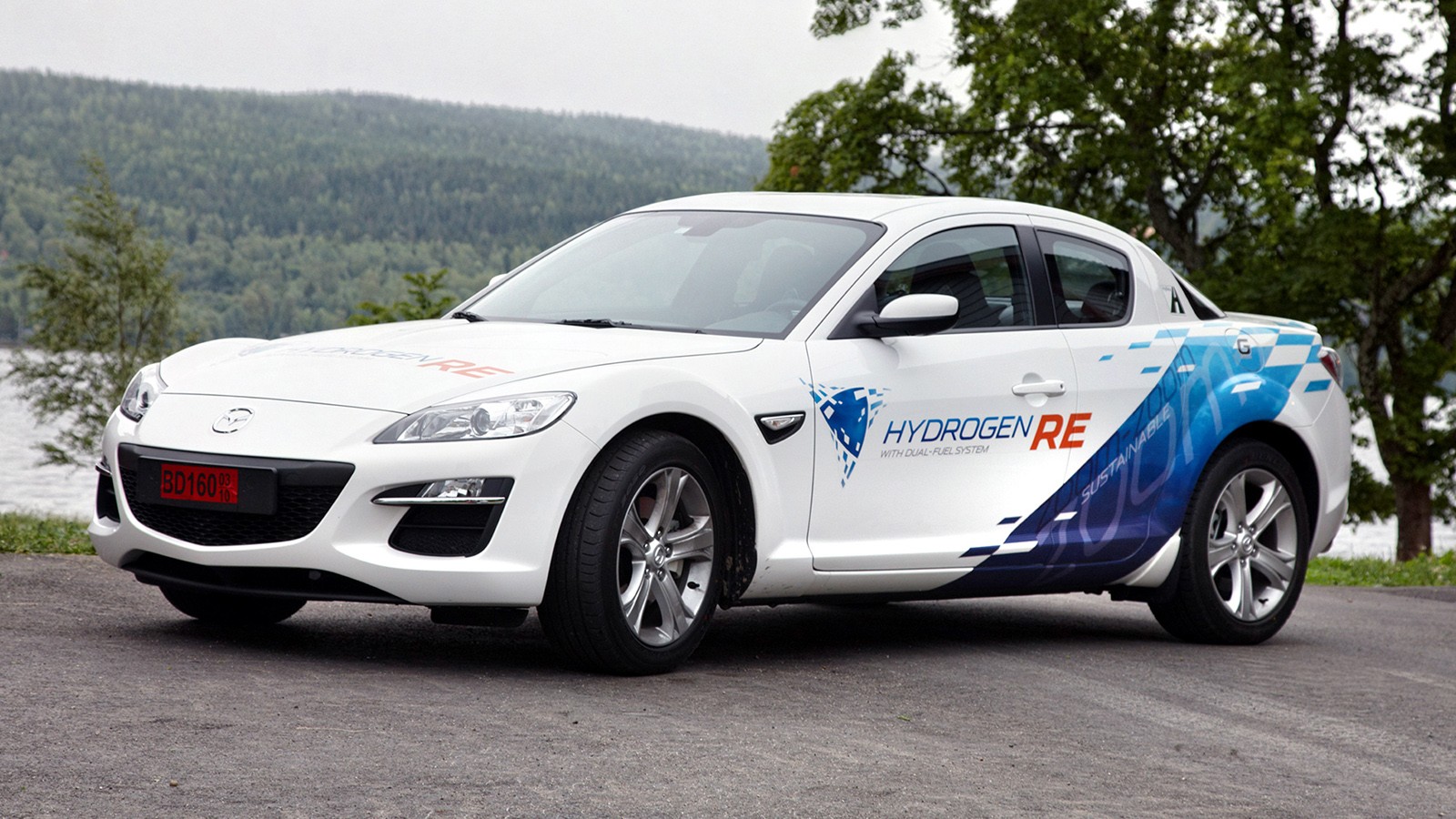 На фото: Mazda RX-8 Hydrogen RE