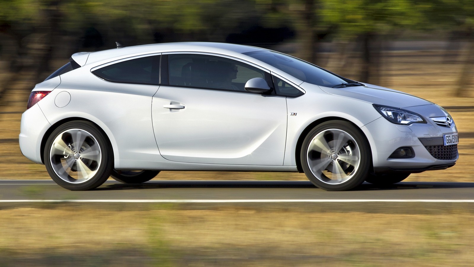 На фото: Opel Astra GTC (J) '2011–н.в.