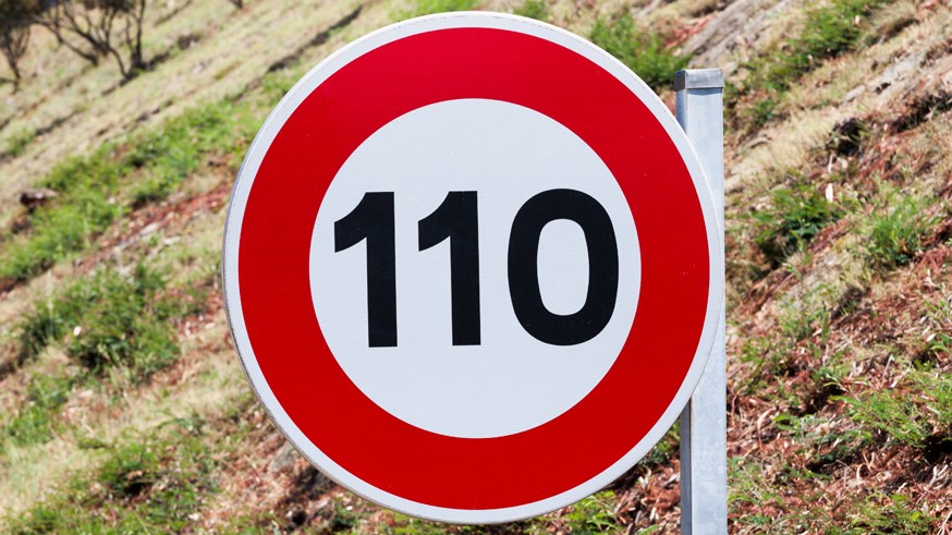Speed limit traffic sign