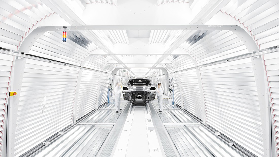 205040_macan_paint_shop_leipzig_2014_porsche_ag
