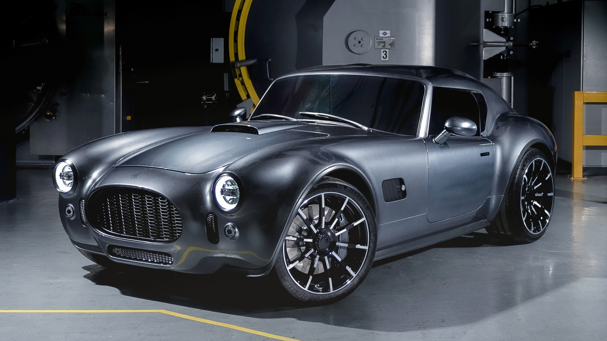 AC Cobra GT Coupe показался в серийном виде: карбоновый кузов и только ...