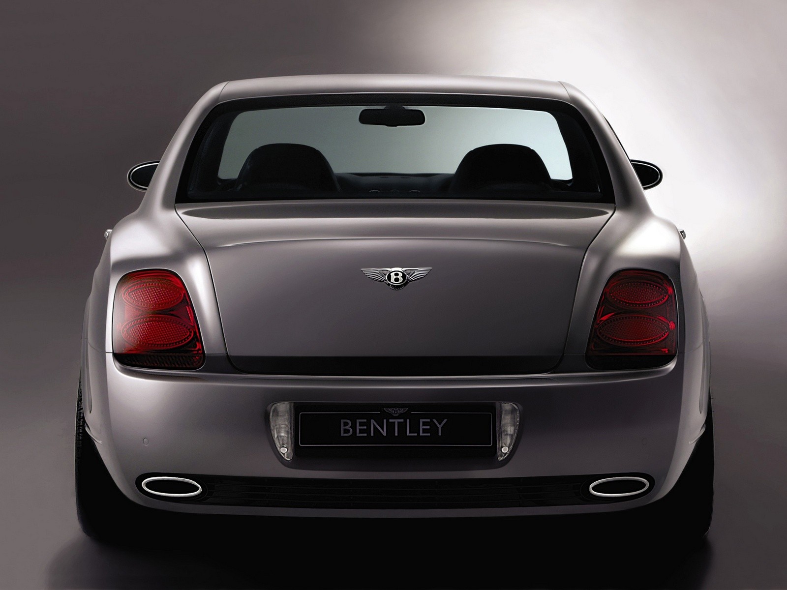 Bentley Continental Flying Spur сзади