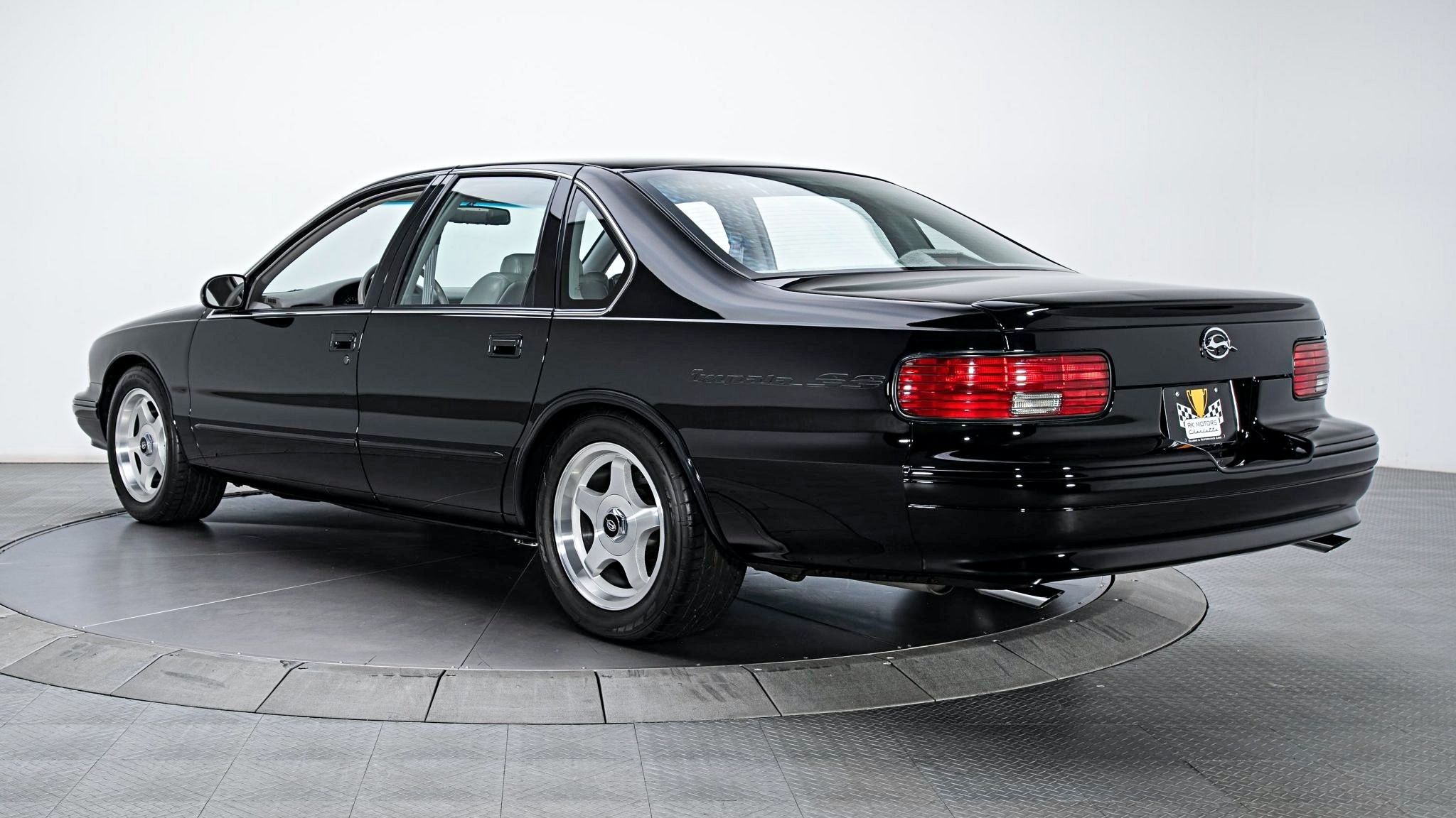 Рамный спортседан Chevrolet Impala SS на аукционе: идеальное состояние и почти даром