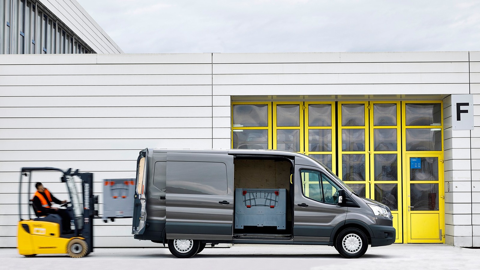 Ford-Transit_loading