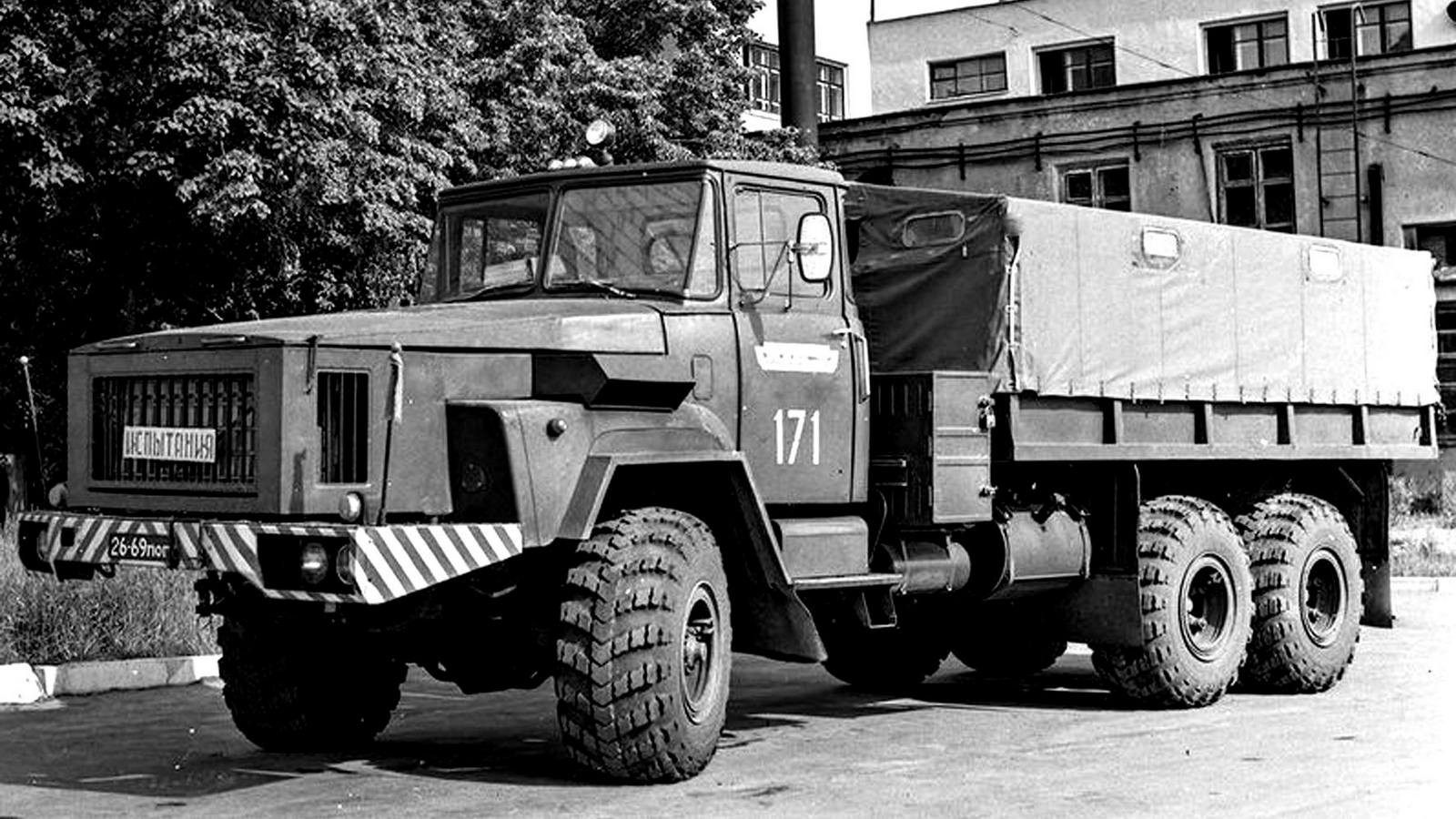 КрАЗ-5450: Гоночный грузовик с мотором от танка Т-64