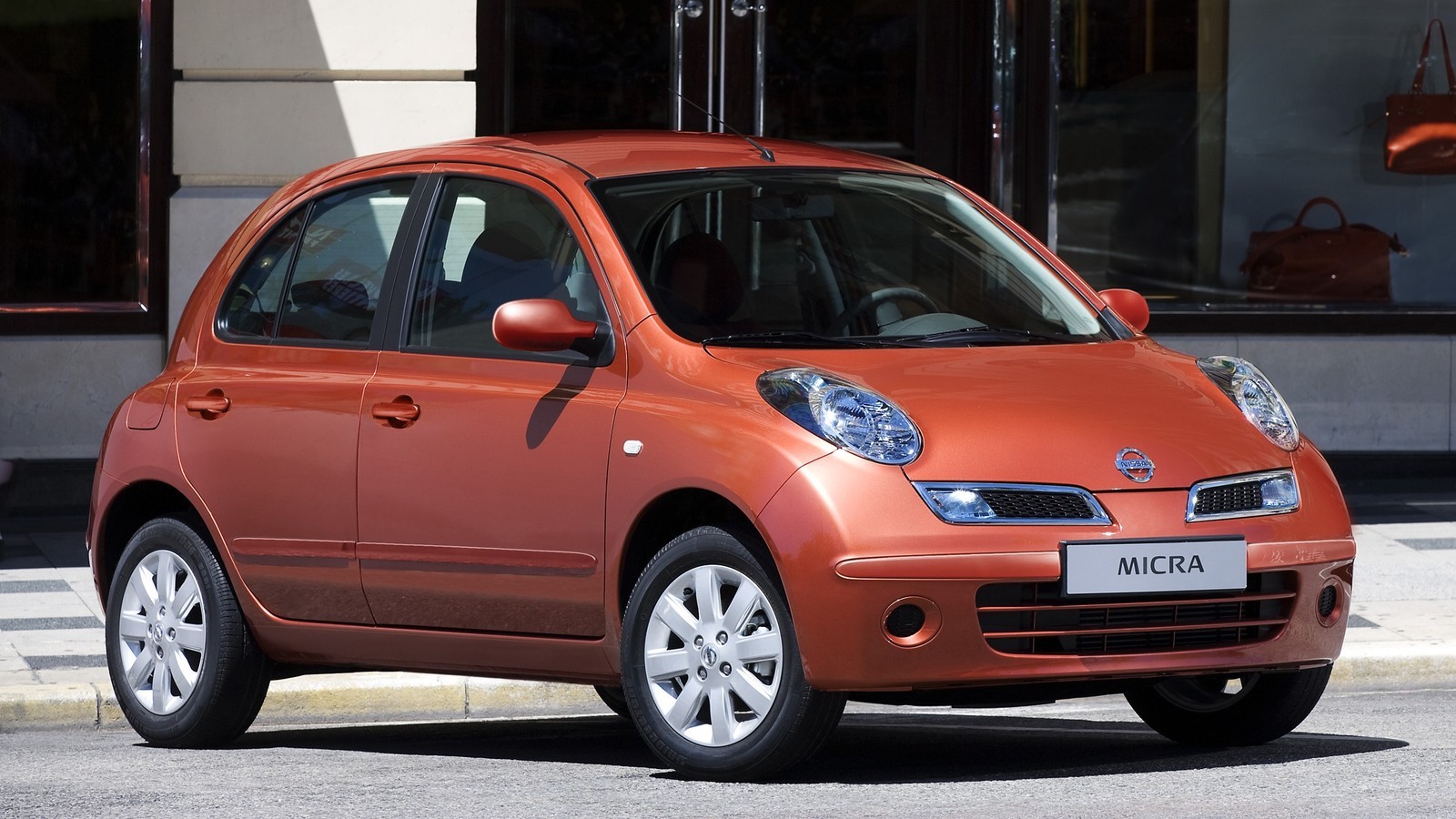 Nissan анонсировал электрическую замену Micra – лупоглазый хэтч французской сборки