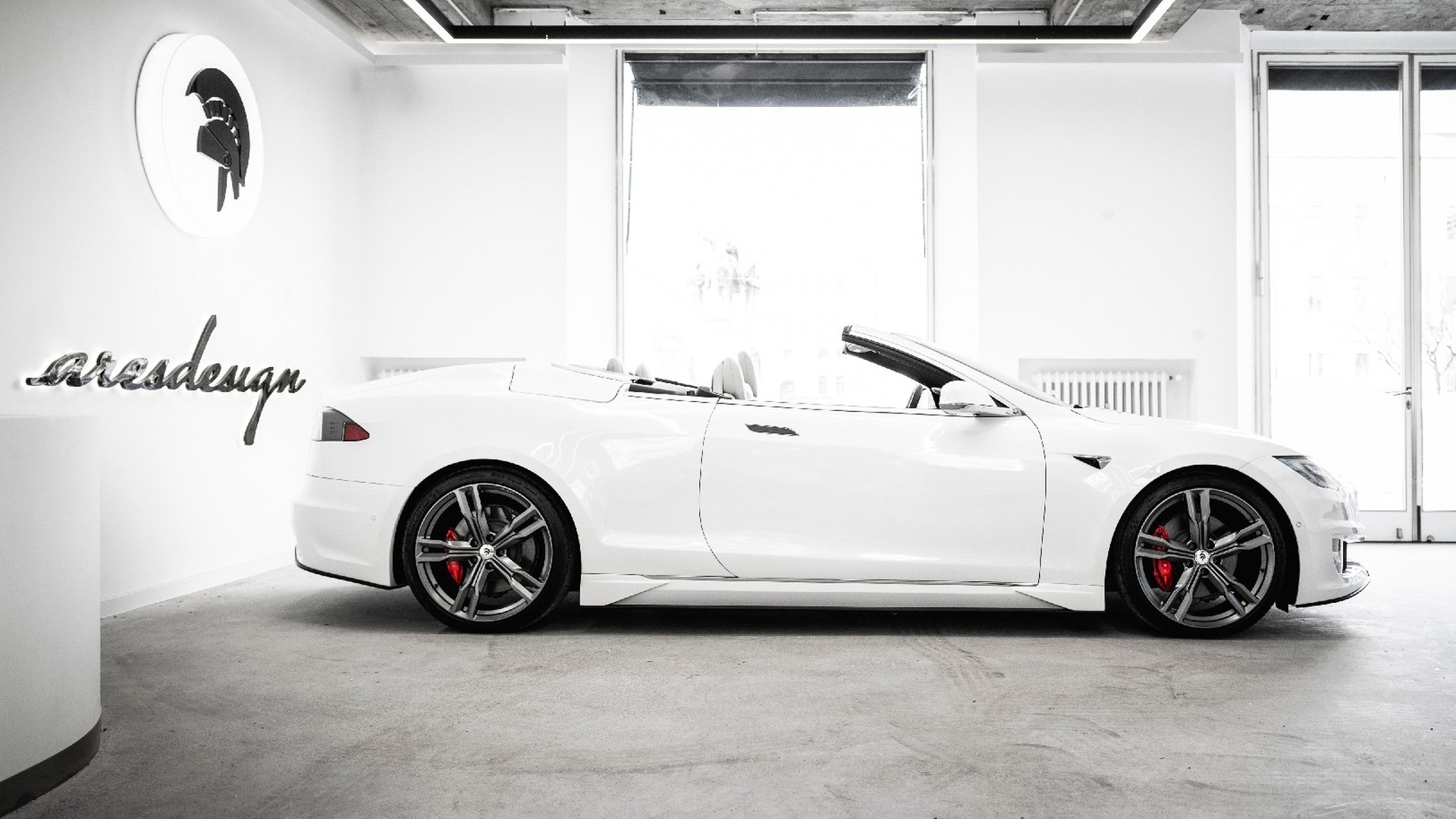 Могут повторить: итальянцы превратили Tesla Model S в кабриолет