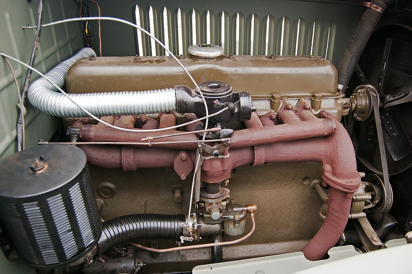 Низкая посадка, кабина из жести и много тумблеров: тест-драйв Citroen Т45 1940 года