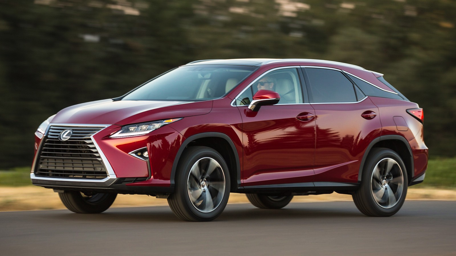 На фото: Lexus RX