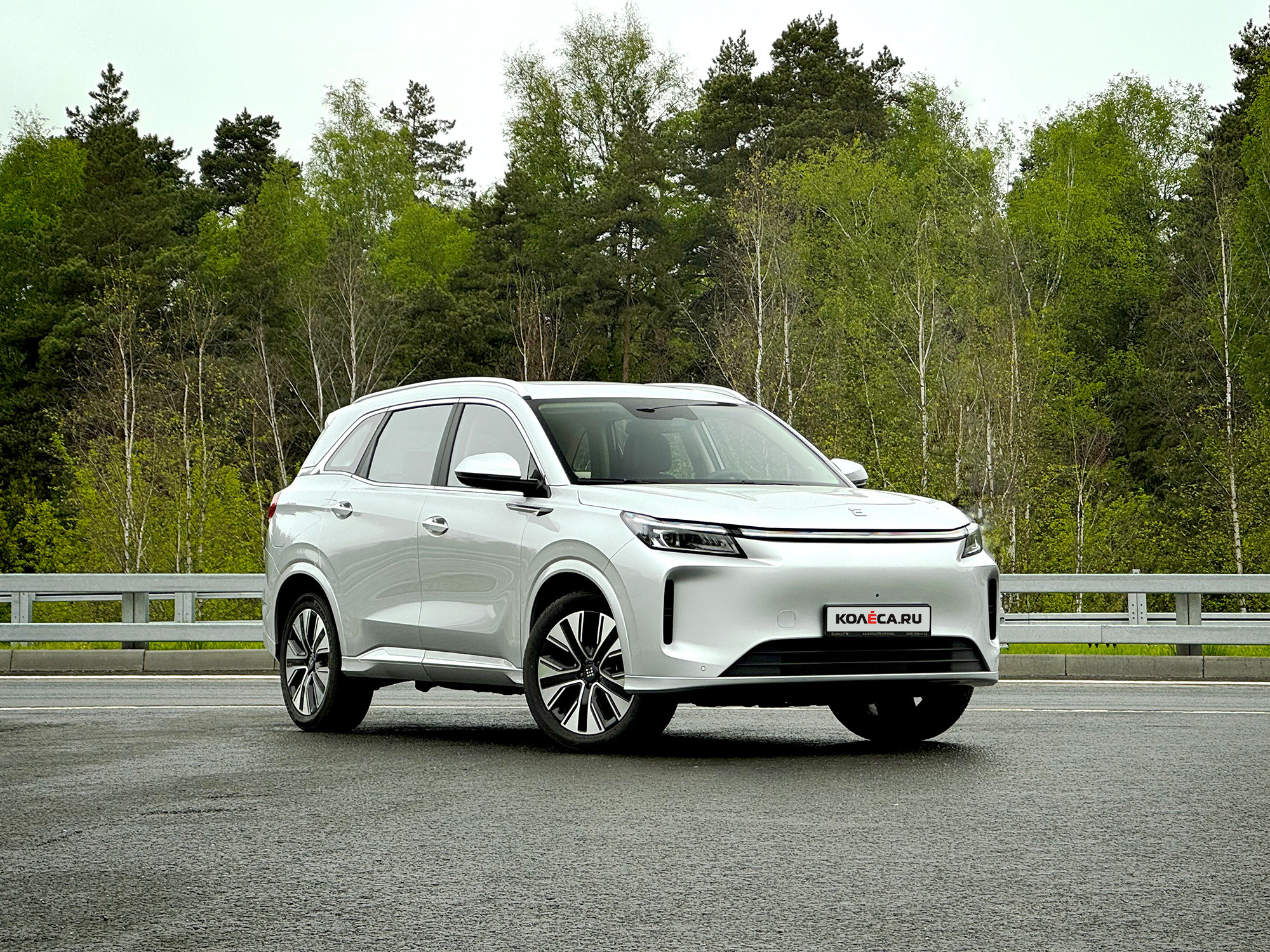 Гибрид, который научился держаться за дорогу: тест-драйв Evolute i-Space 4×4