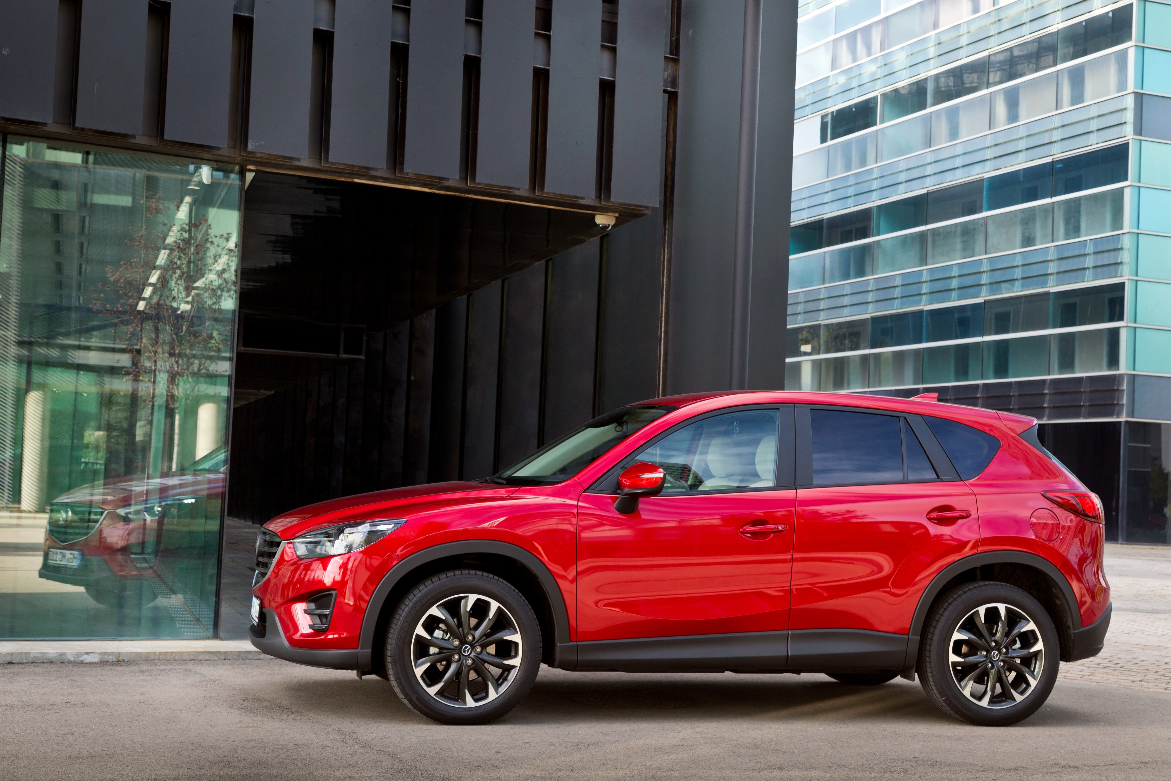 На фото: Mazda CX-5