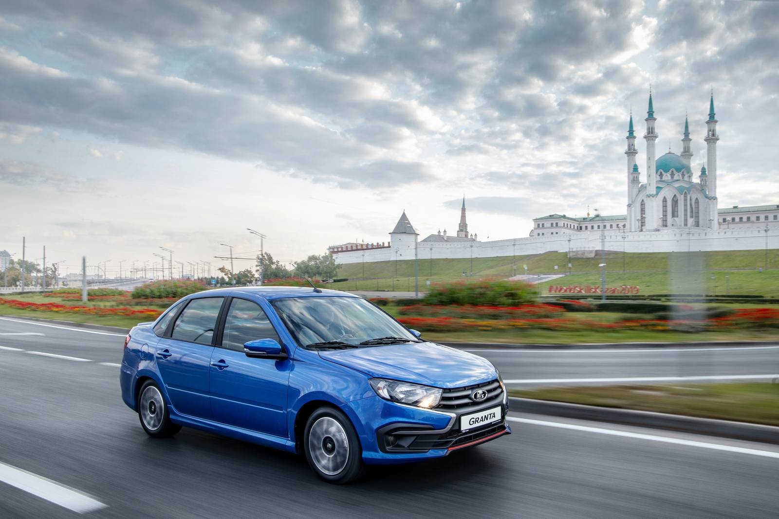 Стоять будет хорошо, но медленно: первый тест-драйв Lada Granta Drive Active