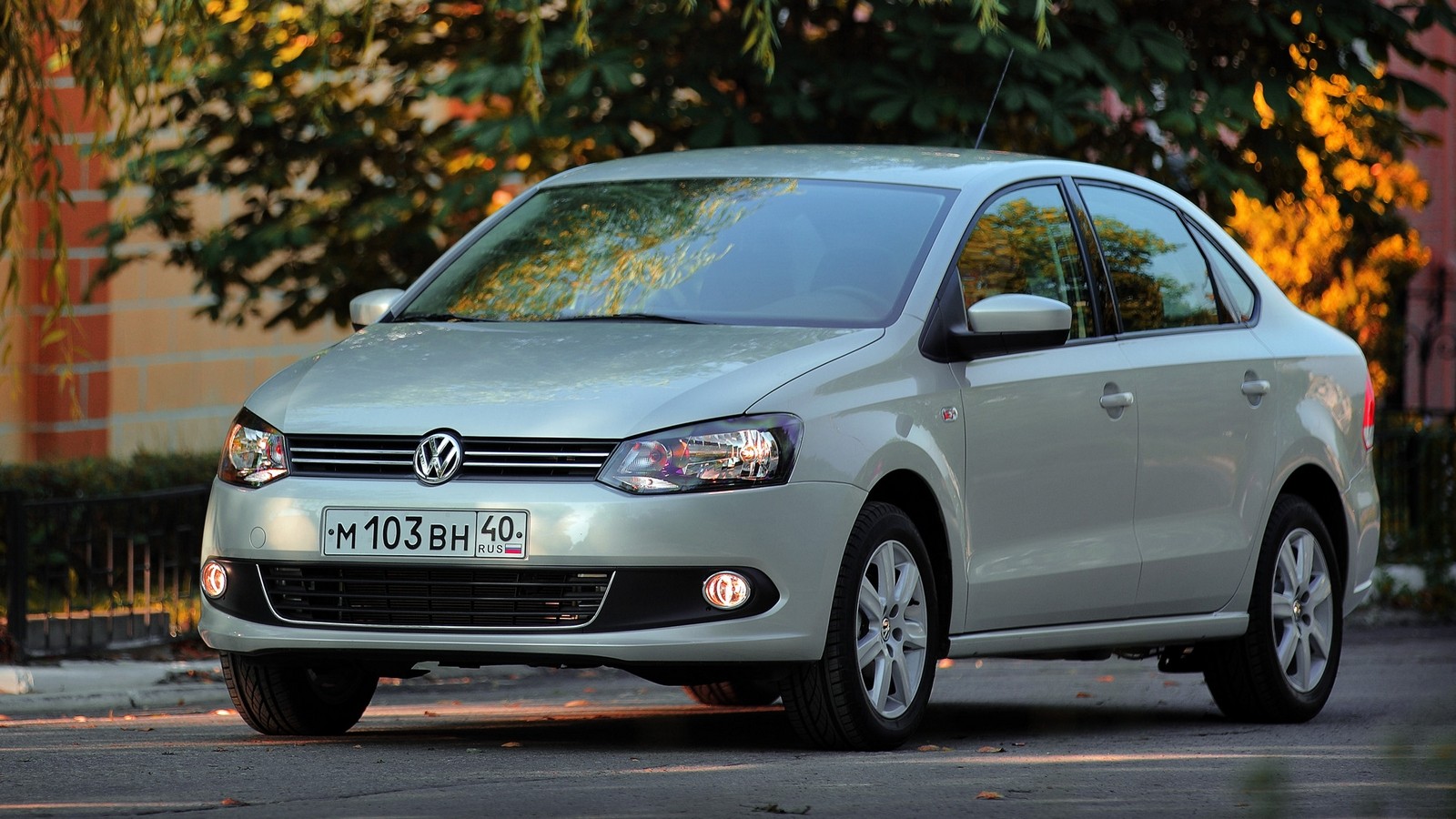 На фото: Volkswagen Polo Sedan '2010–15