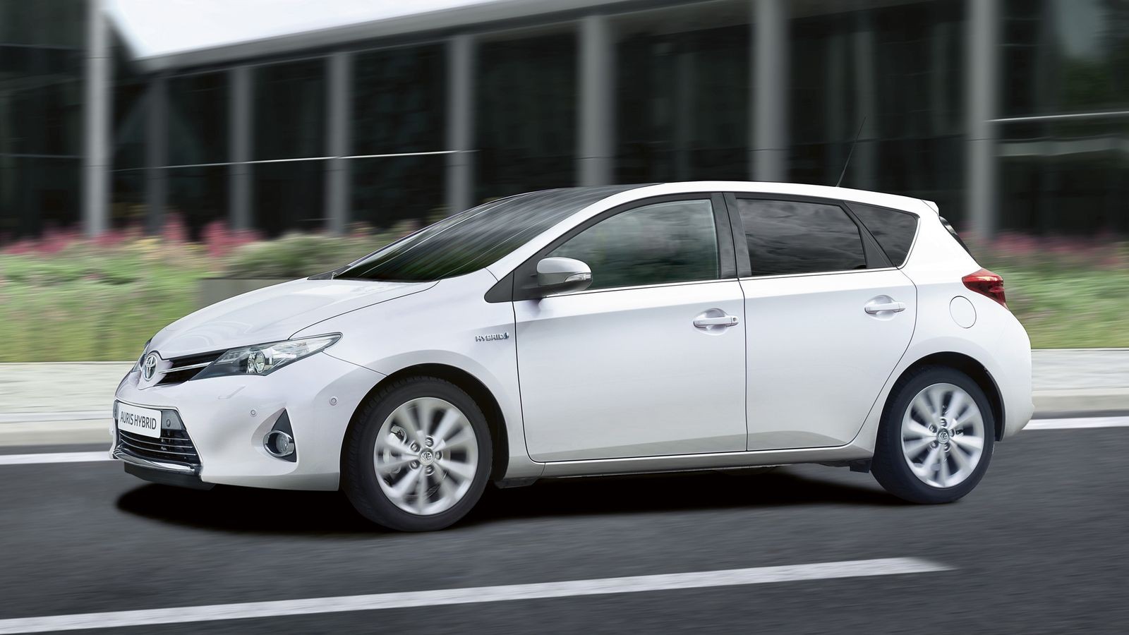 Toyota auris длина кузова