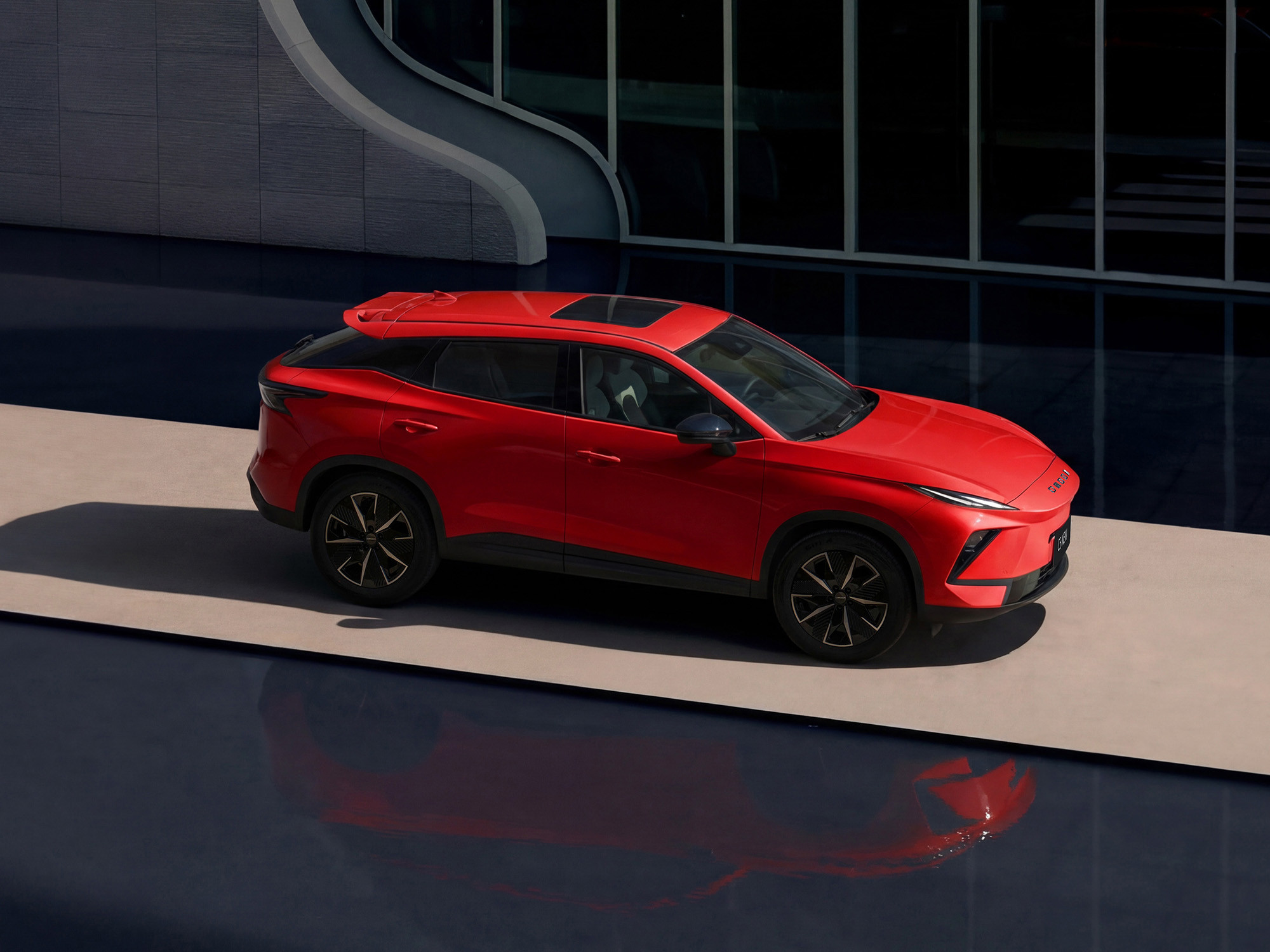 Omoda вошла в тройку самых популярных у российских женщин автомобильных брендов