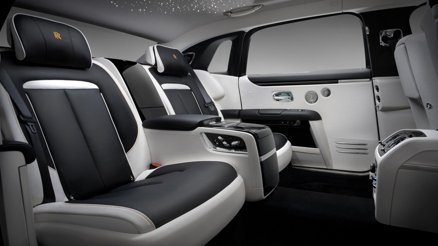 Rolls-Royce готовит новую версию седана Ghost: первый тизер